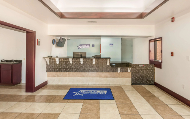photo 3 of Americas Best Value Inn Stockbridge