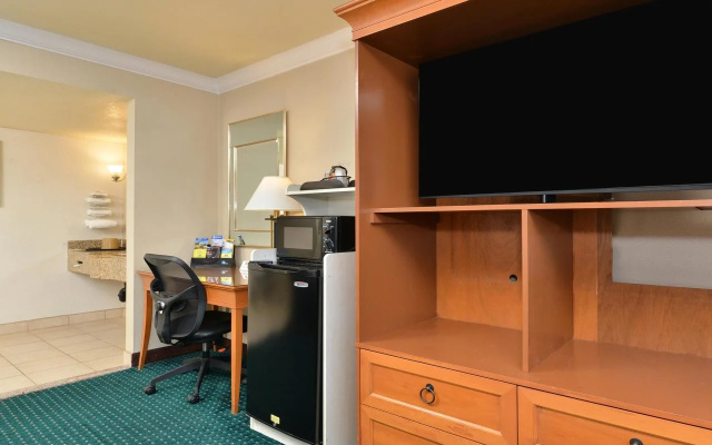 photo 3 of Americas Best Value Inn & Suites El Monte Los Angeles