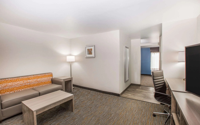 photo 3 of Wingate by Wyndham Louisville Fair and Expo