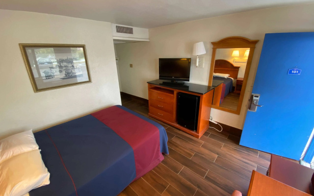 photo 2 of Travelodge by Wyndham Grand Rapids North