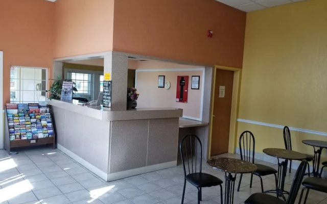 photo 2 of Americas Best Value Inn Leavenworth