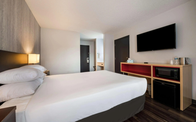 photo 3 of Red Lion Inn & Suites Ontario