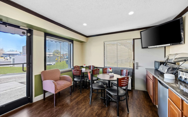 photo 4 of Americas Best Value Inn Ft. Jackson