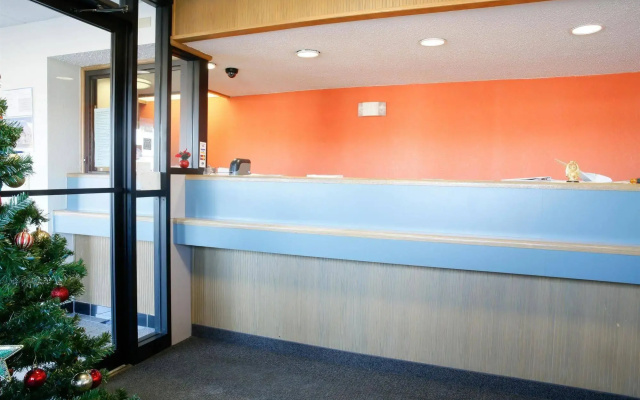 photo 2 of Motel 6 Richmond, VA - Midlothian Turnpike
