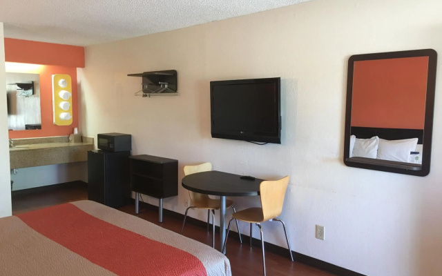 photo 5 of Motel 6 Richmond, VA - Midlothian Turnpike
