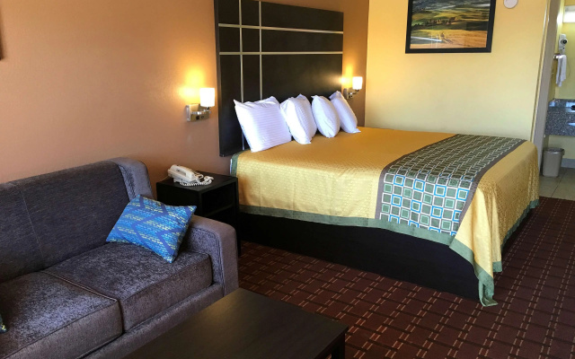 photo 3 of Rodeway Inn Canton