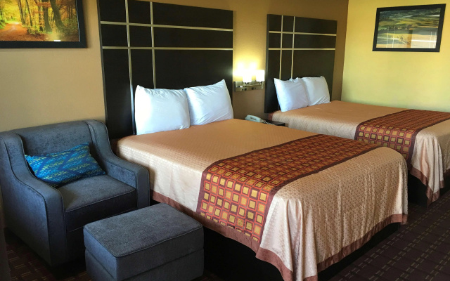 photo 4 of Rodeway Inn Canton