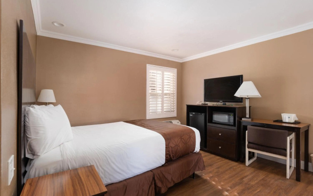 photo 2 of Americas Best Value Inn & Suites Anaheim Convention Center