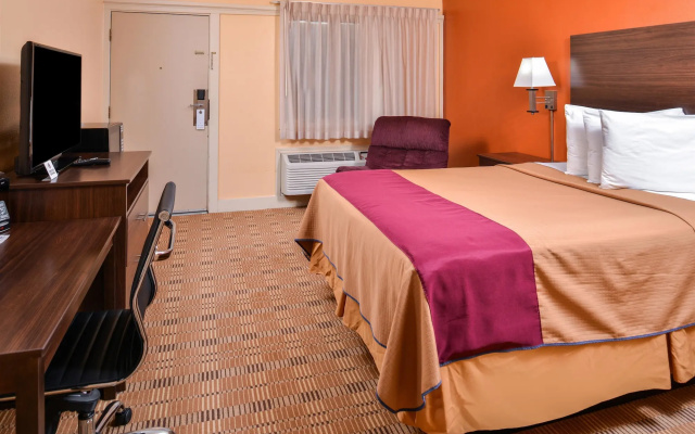 photo 3 of Americas Best Value Inn Ellsworth