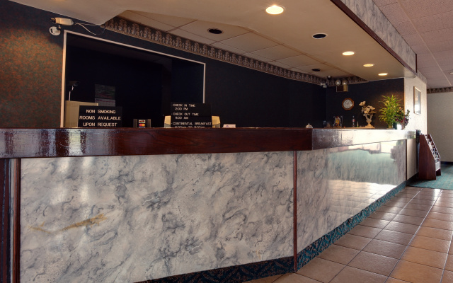 photo 2 of Americas Best Value Inn Marshall