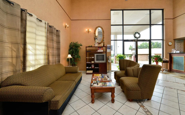 photo 2 of Days Inn by Wyndham Camden AR