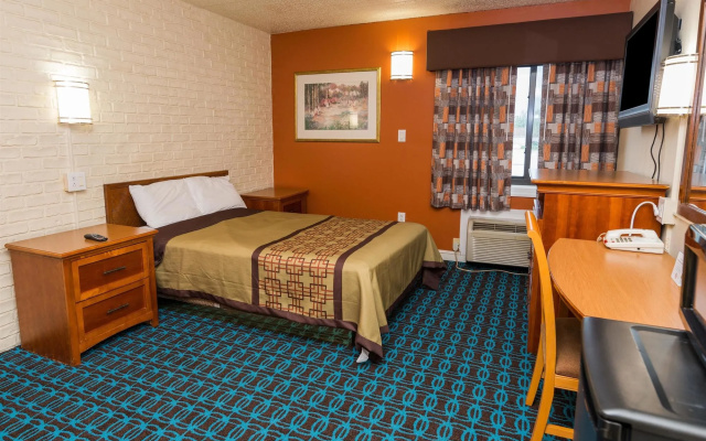 photo 3 of Cambridge Inn