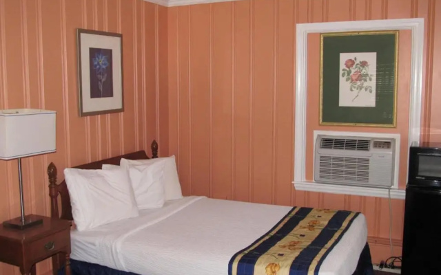 photo 4 of Hancock Motel