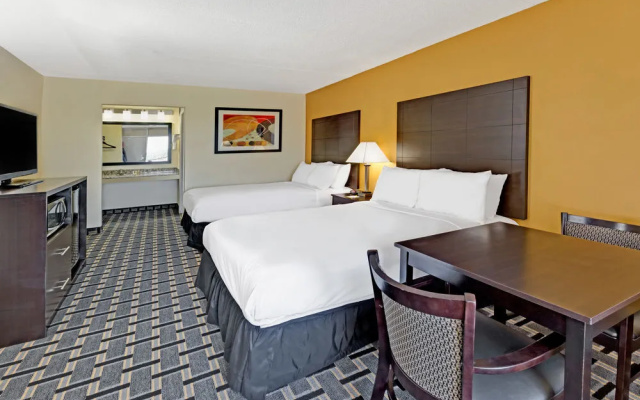 photo 3 of Days Inn By Wyndham Monroe Nc