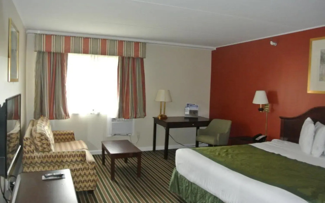 photo 3 of Center Street Value Inn
