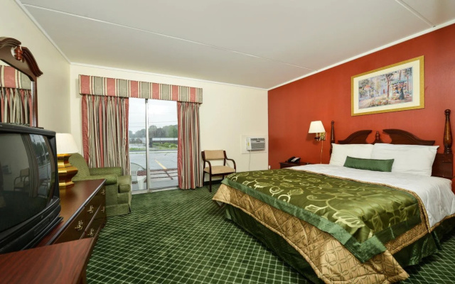 photo 4 of Center Street Value Inn