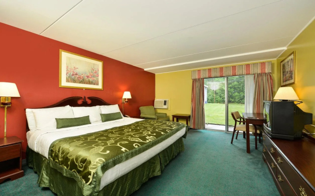 photo 5 of Center Street Value Inn