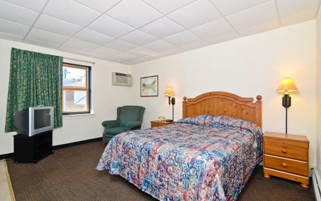 photo 4 of Super 8 by Wyndham Hayward WI