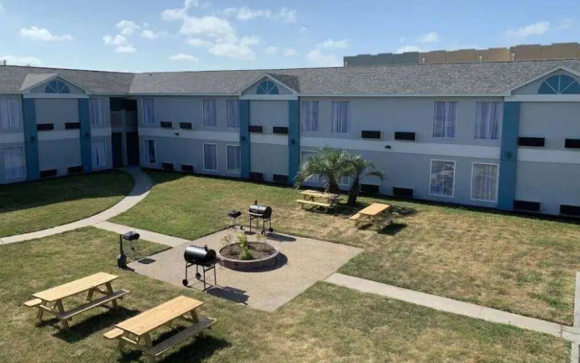 photo 2 of Days Inn by Wyndham Rockport Texas