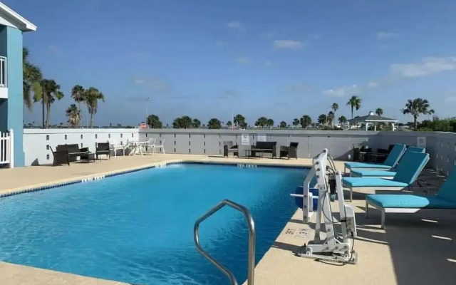 photo 4 of Days Inn by Wyndham Rockport Texas