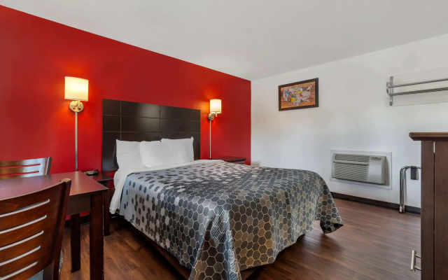photo 4 of Econo Lodge Lee - Great Barrington