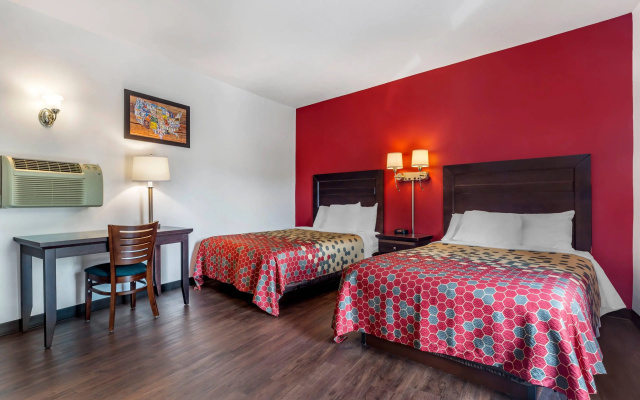 photo 5 of Econo Lodge Lee - Great Barrington