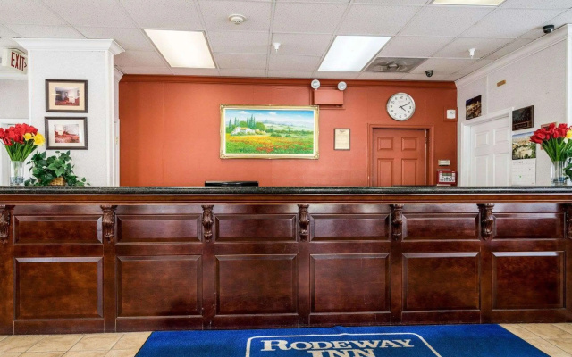 photo 2 of Rodeway Inn University Hotel