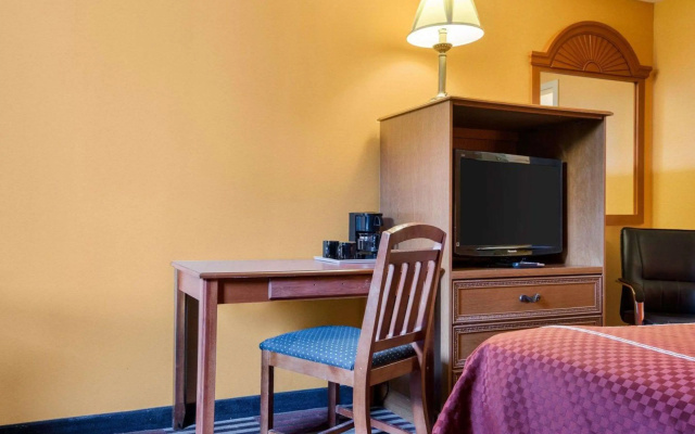 photo 4 of Rodeway Inn University Hotel