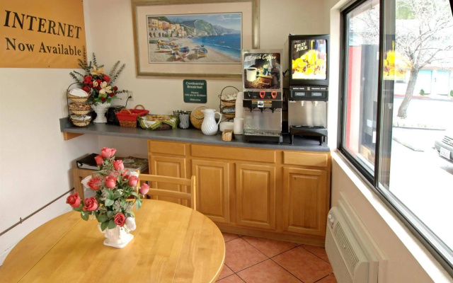 photo 2 of Starlight Inn