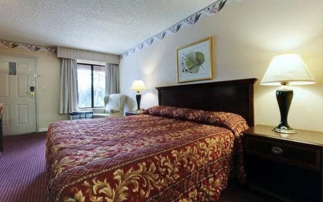 photo 4 of American Inn & Suites