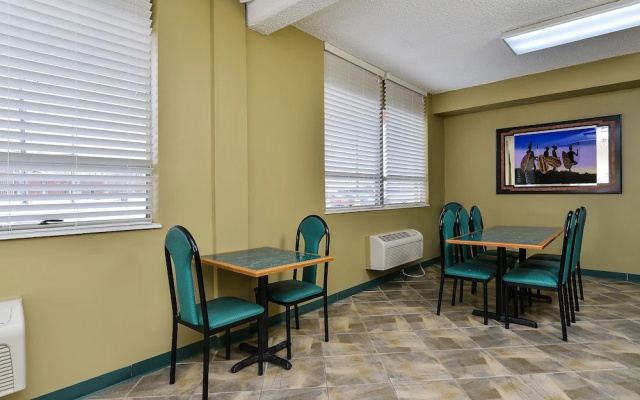 photo 3 of Travelodge by Wyndham Cleveland Airport