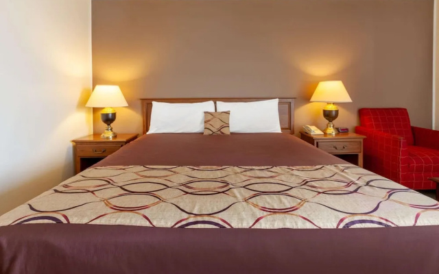 photo 4 of Travelodge by Wyndham Cleveland Airport