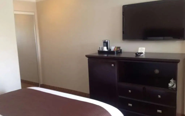 photo 3 of Americas Best Value Inn Riverside