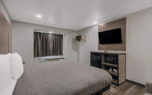 photo 5 of Americas Best Value Inn & Suites Lake Charles at I-210 Exit 5