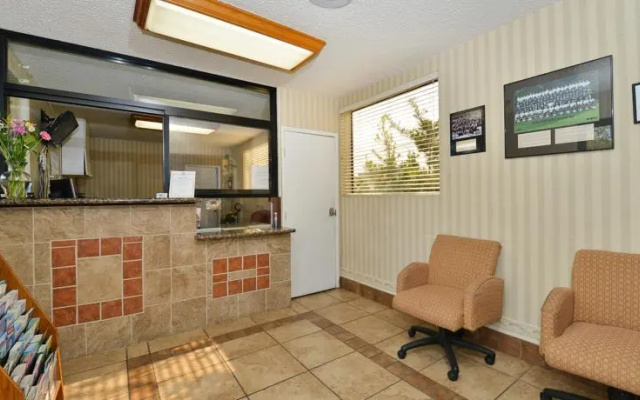 photo 2 of LAX Stadium Inn (ex Americas Best Value Inn)