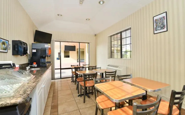 photo 4 of LAX Stadium Inn (ex Americas Best Value Inn)