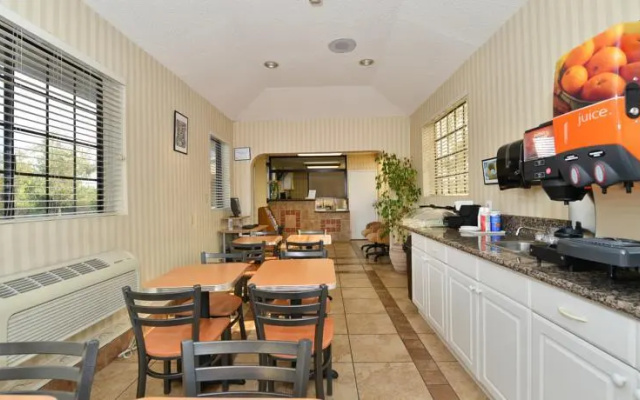 photo 5 of LAX Stadium Inn (ex Americas Best Value Inn)