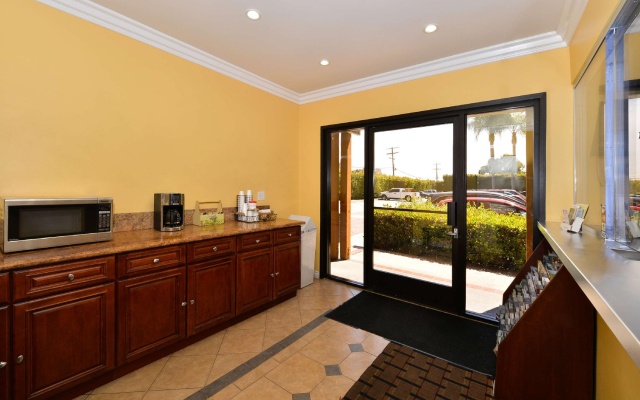 photo 2 of Americas Best Value Inn & Suites Los Angeles Downtown SW