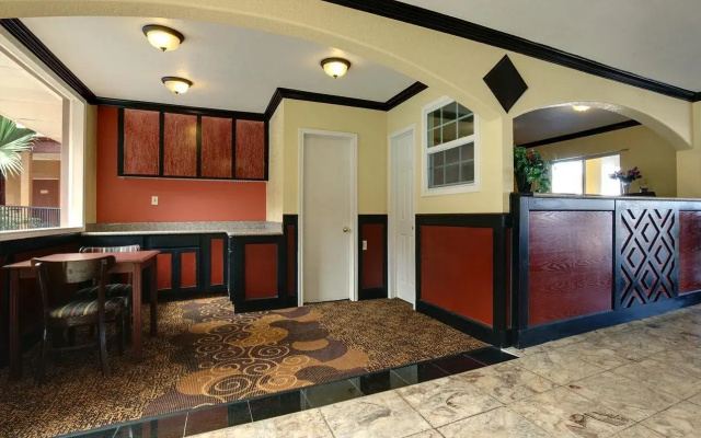 photo 5 of Budget Host Inn Arlington