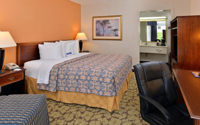 photo 3 of Econo Lodge