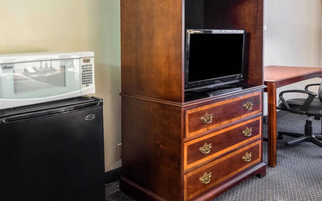 photo 3 of Americas Best Value Inn Baton Rouge