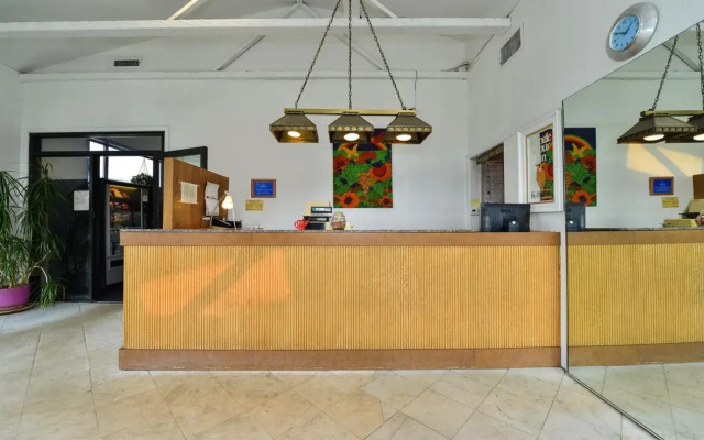 photo 2 of Americas Best Value Inn Bridgewater Nj