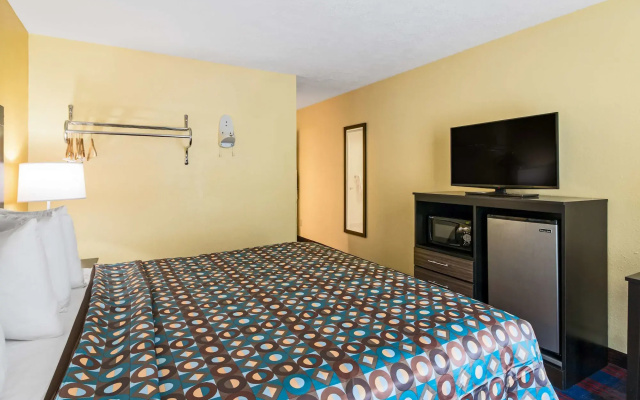 photo 4 of Americas Best Value Inn Clayton
