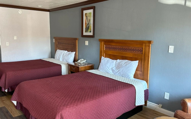 photo 4 of Circle City Inn