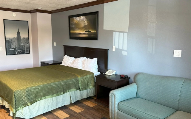 photo 5 of Circle City Inn