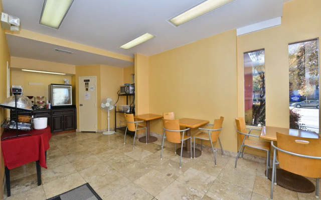 photo 3 of Americas Best Value Inn Midtown Atlanta