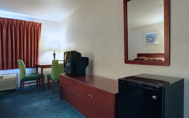 photo 3 of Americas Best Value Inn Edmonds Seattle N