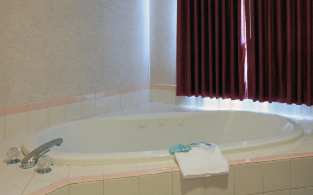photo 5 of Americas Best Value Inn Edmonds Seattle N