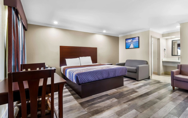 photo 3 of Americas Best Value Inn Houston Heights at I-45