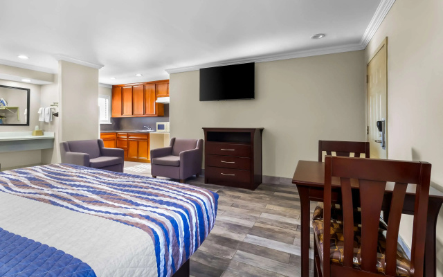 photo 4 of Americas Best Value Inn Houston Heights at I-45